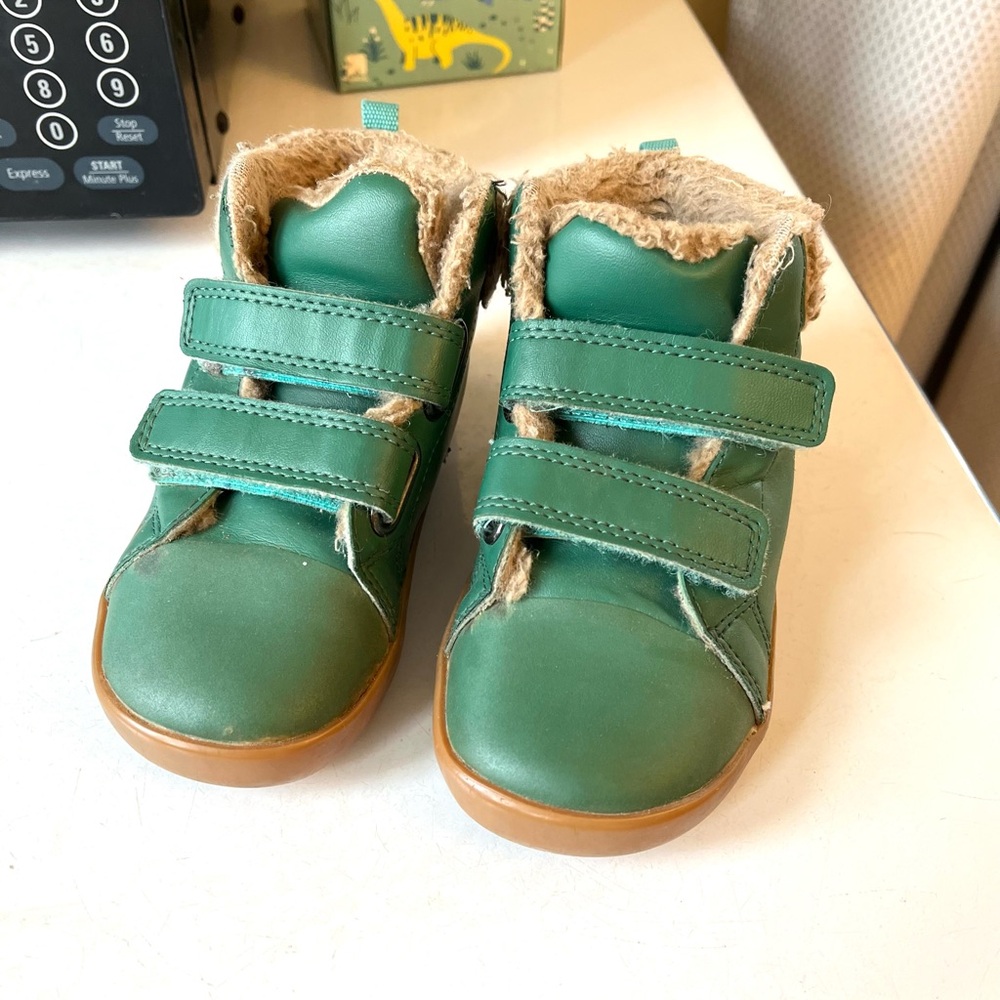 Everyday Original Furry Hightop Sneaker Size 9.5